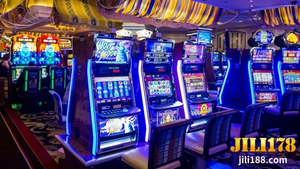 Mula sa mga klasikong fruit machine hanggang sa mga slot na may temang pelikula, mayroong isang bagay para sa lahat.