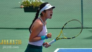 Ang tennis ay isang isport na nilalaro ng dalawang manlalaro na nag-iisa o laban sa mga kasamahan sa koponan.