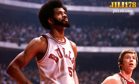 Ang mga left-handed player ay nag-iwan ng marka sa NBA, na may 342 lamang na naitala sa kasaysayan ng liga.