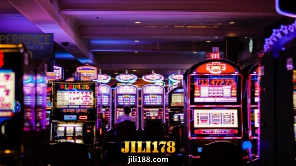 Ang mga pagkakataong manalo sa mga online slot machine ay kontrolado ng mga computer, ibig sabihin, mayroong istraktura ng laro.