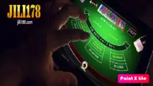 Ang larawan ay naglalaro ng online baccarat sa tablet.