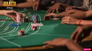 Ang larawan ay mga taong naglalaro ng baccarat